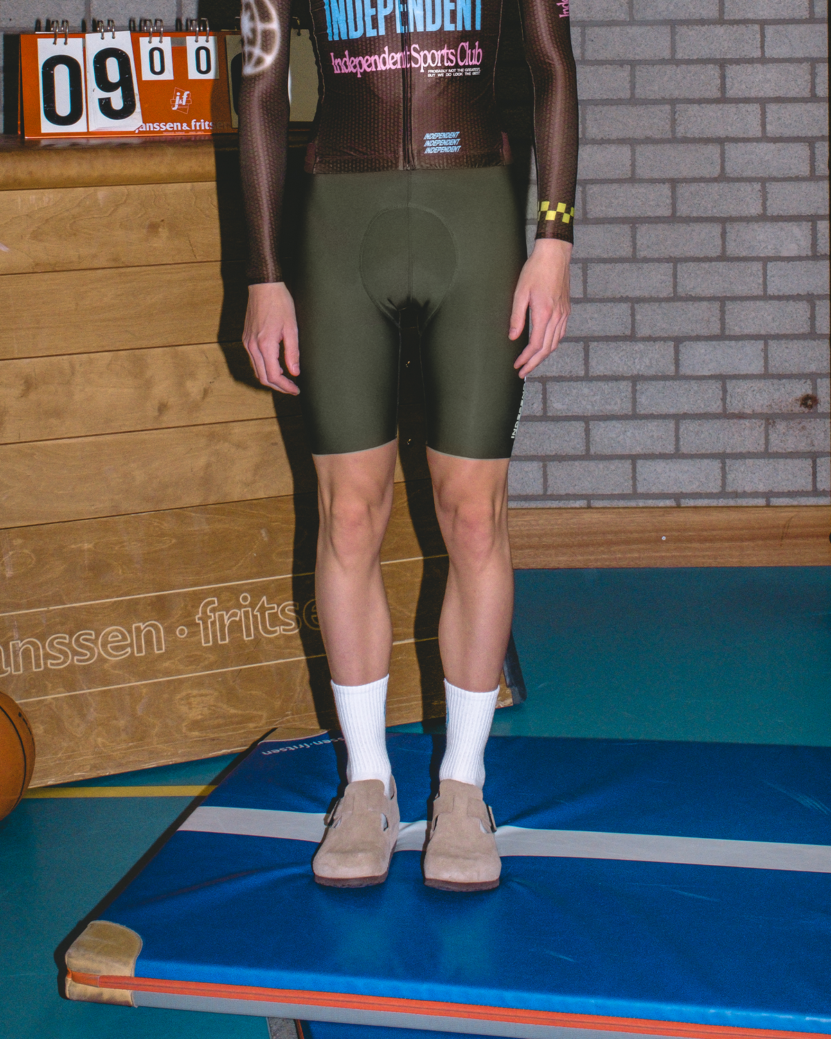green bib short